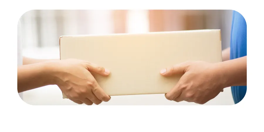 商品を渡しているイメージ